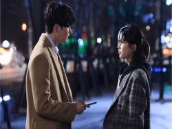 Lee Jong Suk And Suzy’s Characters Try To Prevent Tragedy In “While You Were Sleeping” Stills