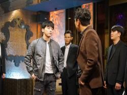 Jo Jung Suk Faces Lee Shi Un’s Gang In New “Two Cops” Stills
