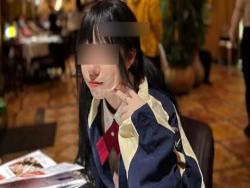 中國女Coser漫展露出不雅姿勢被圍觀，網友表示：敗壞二次元風氣