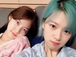 Gong Seung Yeon Adorably Shows Support For Younger Sister Jeongyeon And TWICE’s Comeback